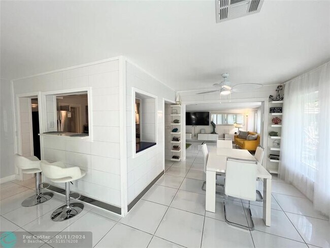 Building Photo - 4430 Sea Grape Dr