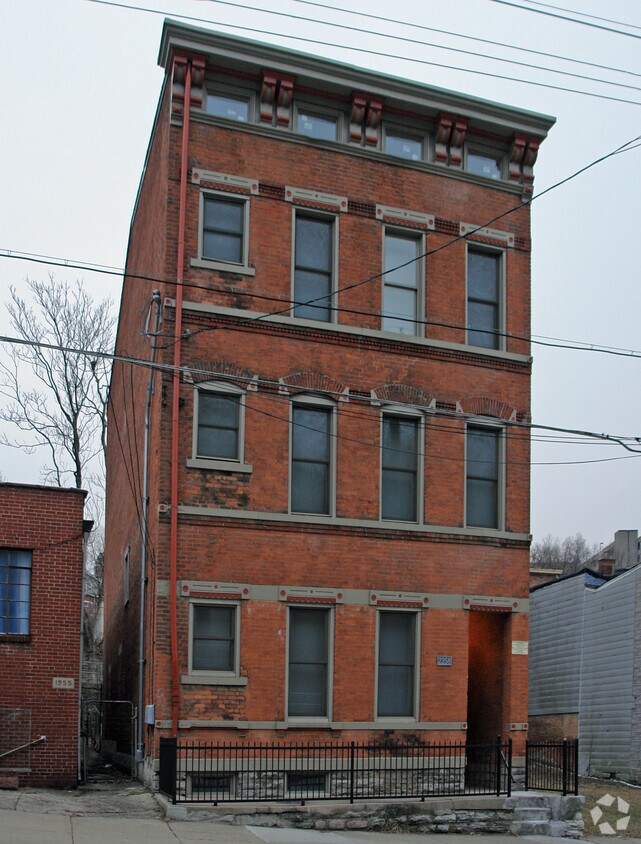 Primary Photo - 2258 Vine St