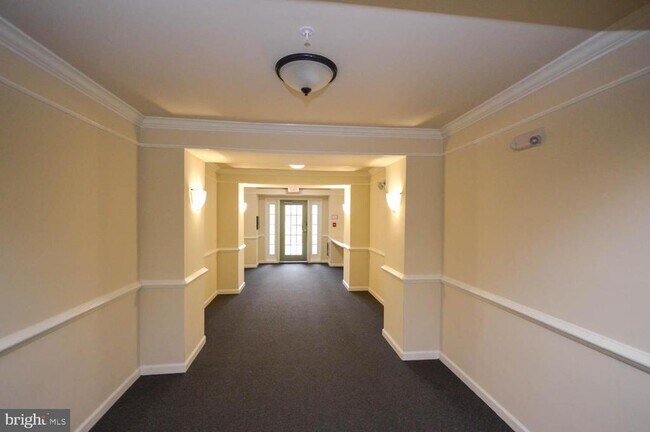 Foto del edificio - 14100 Farnsworth Ln
