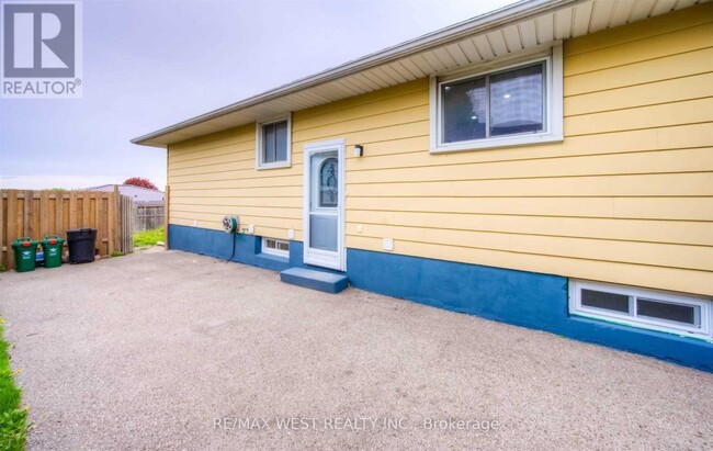 Building Photo - 42 Anderson Dr