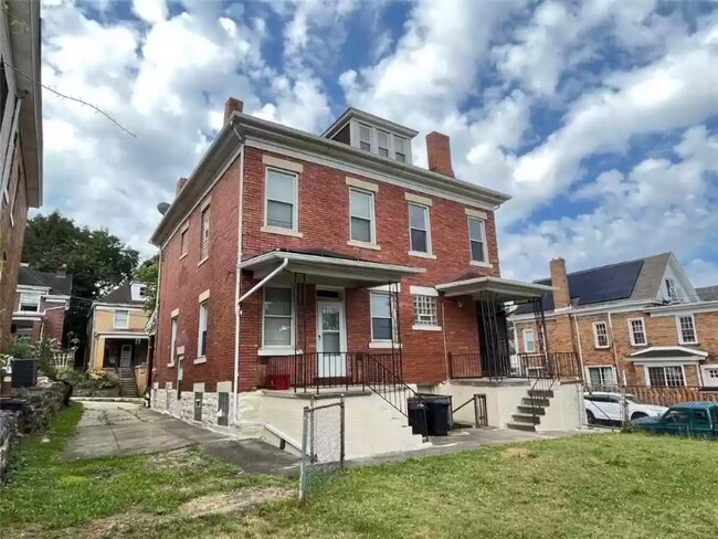 Foto del edificio - 2013 Hampton Ave