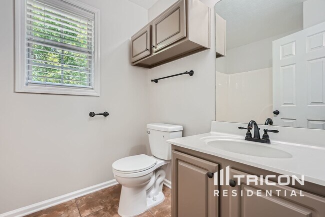 Foto del edificio - 713 Forestglen Dr