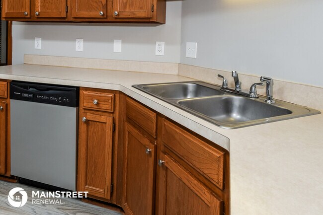Building Photo - 536 Majestic Wood Dr
