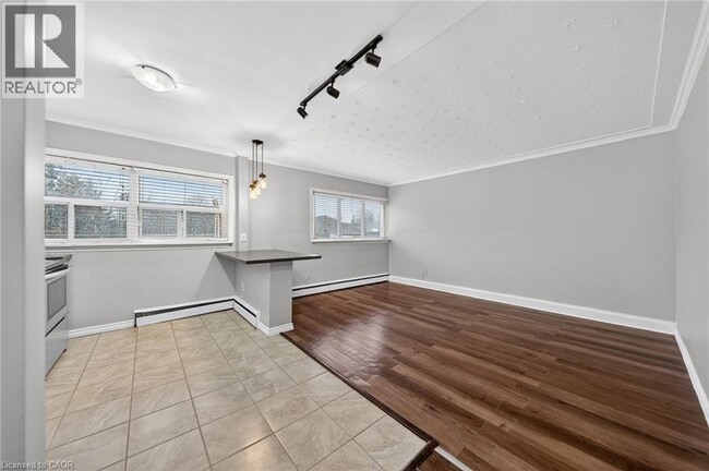 Photo du bâtiment - 237 Mohawk Rd E