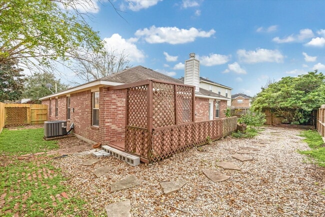 Building Photo - Cottage Street, Pearland, TX 77584 - 4 BR 2 BA single-family home