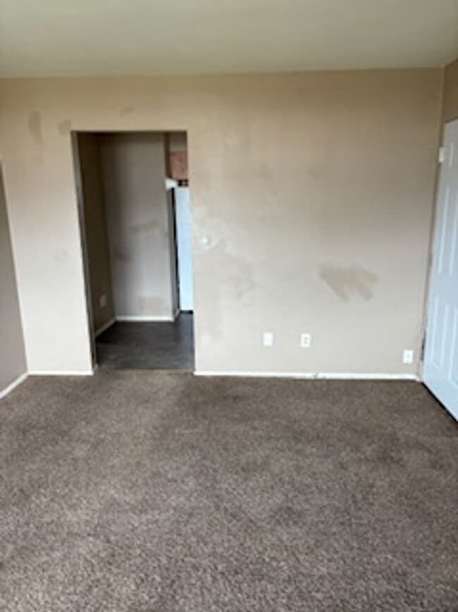 Building Photo - 225 Miriam Dr