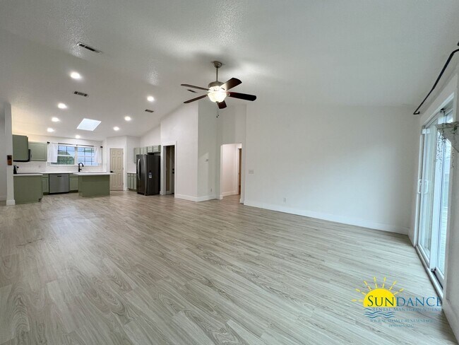 Foto del edificio - Charming 3-Bedroom + Office Home in Crestv...