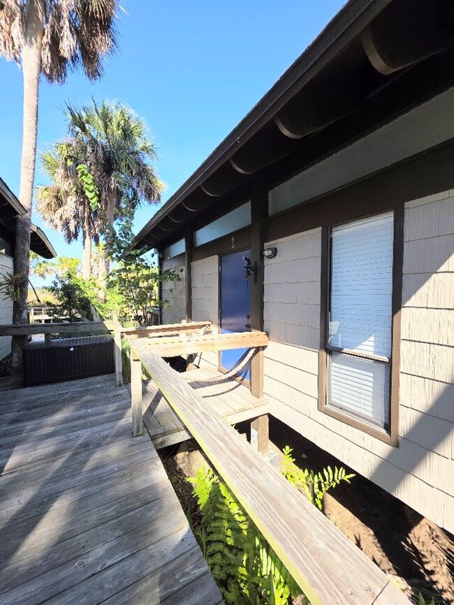 Building Photo - 2695 N Seabreeze Point