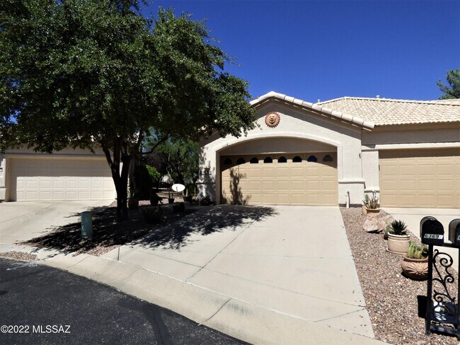 Building Photo - 63692 E Holiday Dr