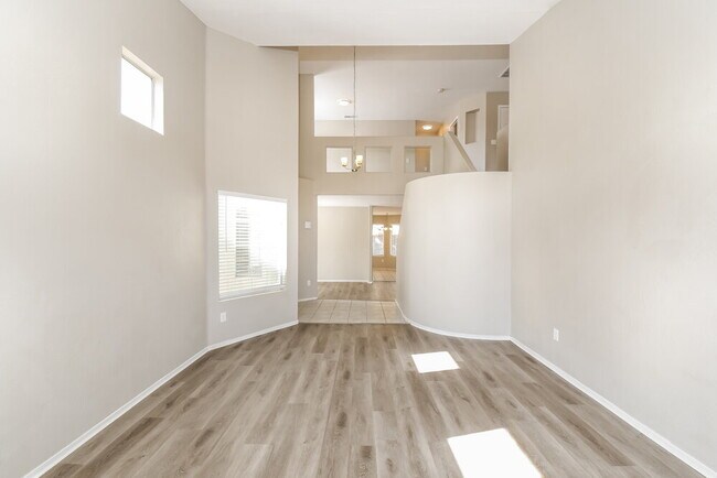 Foto del edificio - 834 E Whitten St