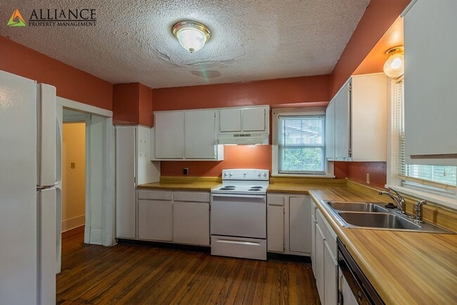 Building Photo - Sixteenth St. 328 N.