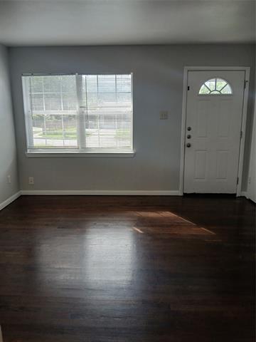 Building Photo - 12133 Hoblitzelle Dr