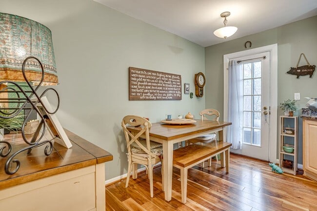 Foto del edificio - 2 Level Condo Near Shirlington