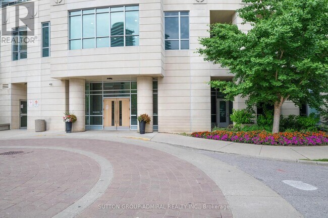 Photo du bâtiment - 18 Holmes Ave