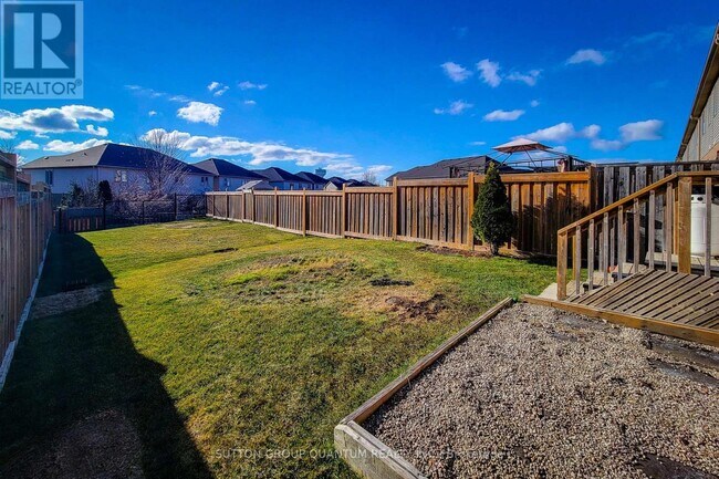 Photo du bâtiment - 33 Fairgrounds Dr