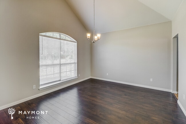 Building Photo - 911 Walters Dr