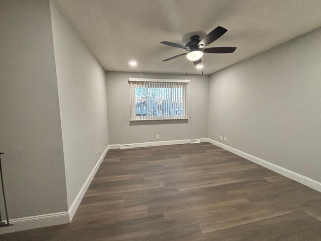 Building Photo - 3325 Valley Park Ave