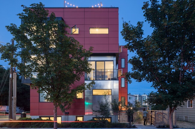 Building Photo - 4700 31st Ave S