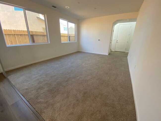 Foto del edificio - Be the First to Live in This Stunning New ...