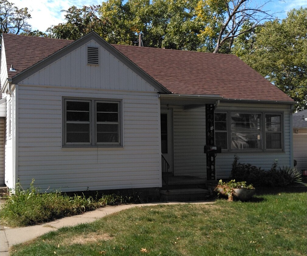 Primary Photo - 735 N Pebble St