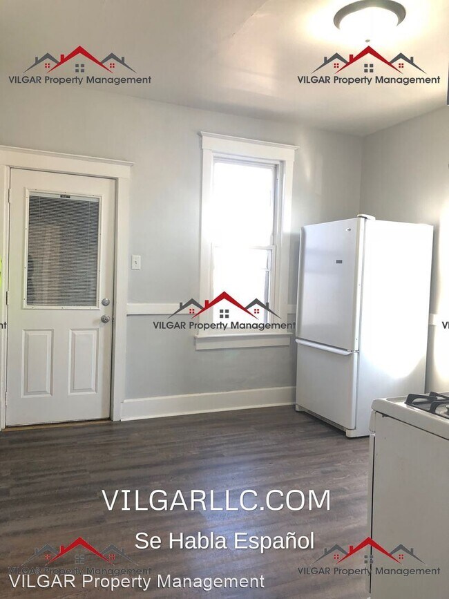 Building Photo - 3 br, 1.5 bath House - 911 Sibley St