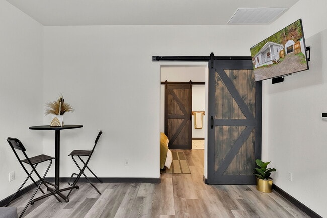 Foto del edificio - 902 Residence St