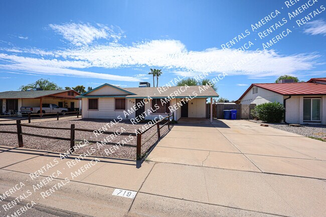 Building Photo - 719 W Palomino Dr