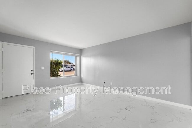 Building Photo - 145 Glenhaven Way