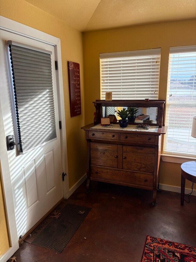 Foto del edificio - 6950 Dove Creek Dr