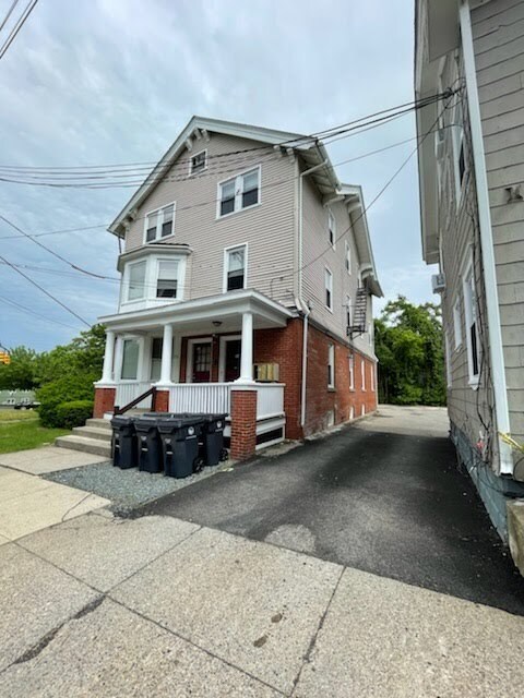 Building Photo - 158 Pawtucket Ave