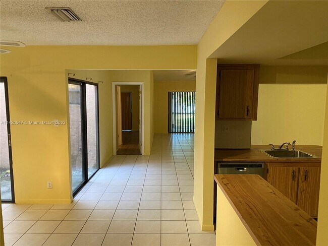 Building Photo - 894 NW 79th Terrace