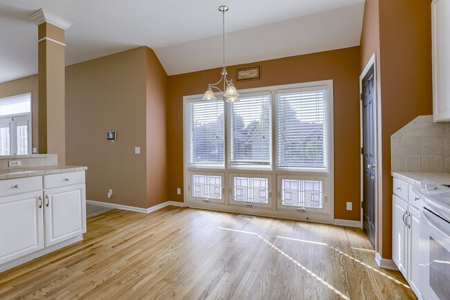 Building Photo - Beautiful 3 Bedroom In Bellevue!!