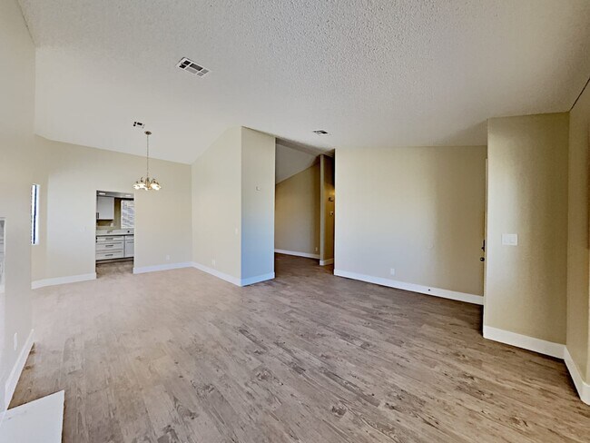 Building Photo - 1607 Chesterfield Ave