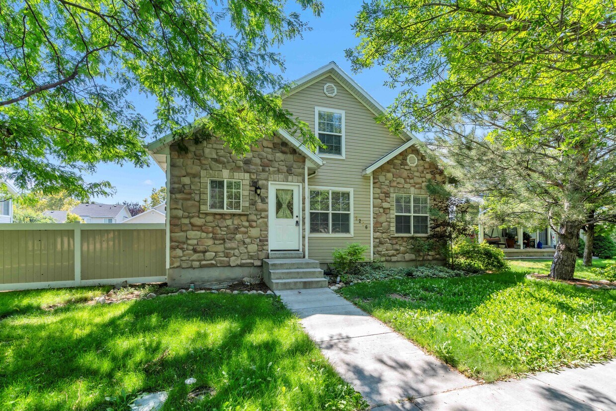 Primary Photo - 3276 Sparrowhawk Cir