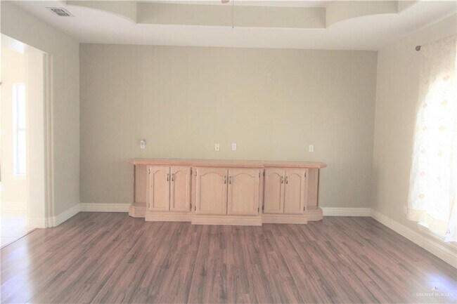 Building Photo - 512 E Redbud Ave