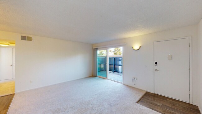 Foto del edificio - 400 Alameda del Prado