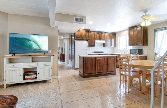 Building Photo - 414 E Oceanfront