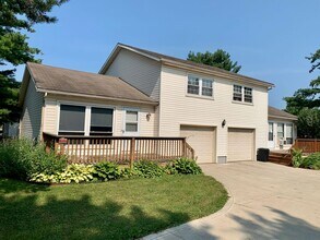 Building Photo - 644-646-646 Sequoia Ln