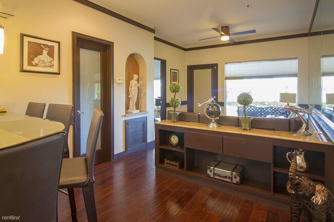 Foto del edificio - 735 Media Luna St