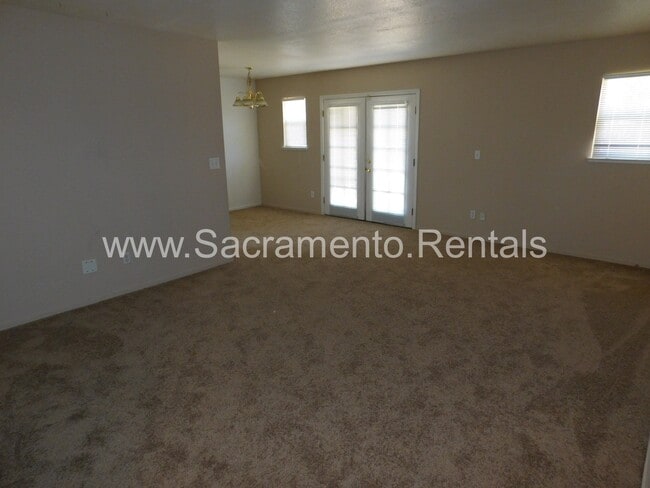 Building Photo - Nice 3bd/2ba North Sacramento Home with 2 Car Garage