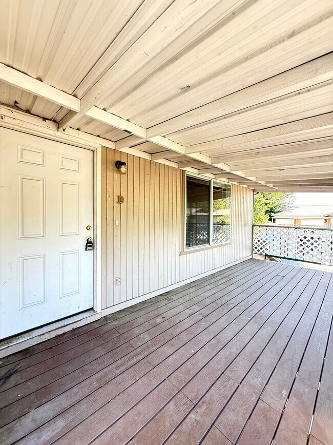 Building Photo - 330 Independence Cir