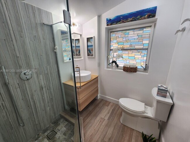 Building Photo - 831 Plover Ave