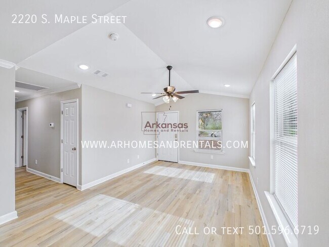 Building Photo - 2220 S Maple St