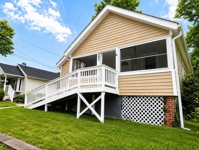 Building Photo - 307 Alsobrook St