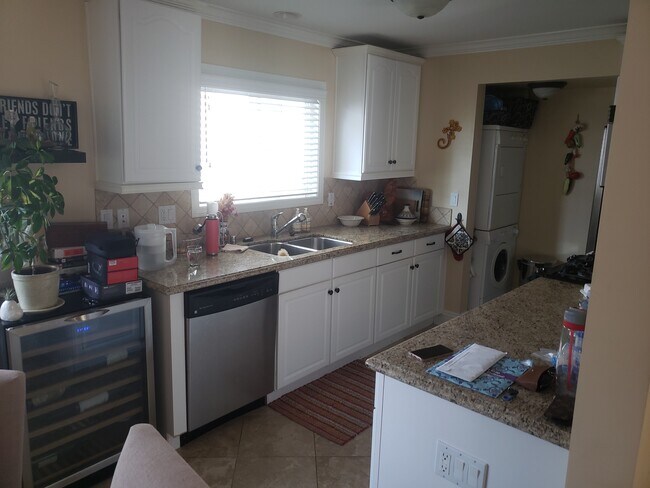 Building Photo - 2424 Silverstrand Ave