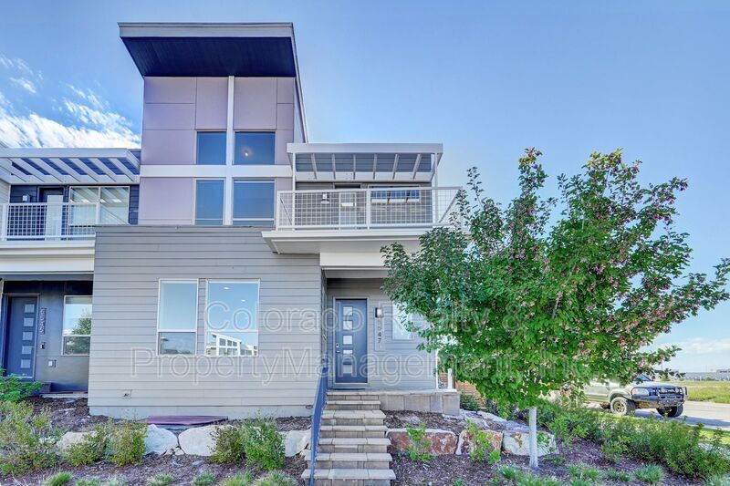 Foto principal - 5547 Valentia St