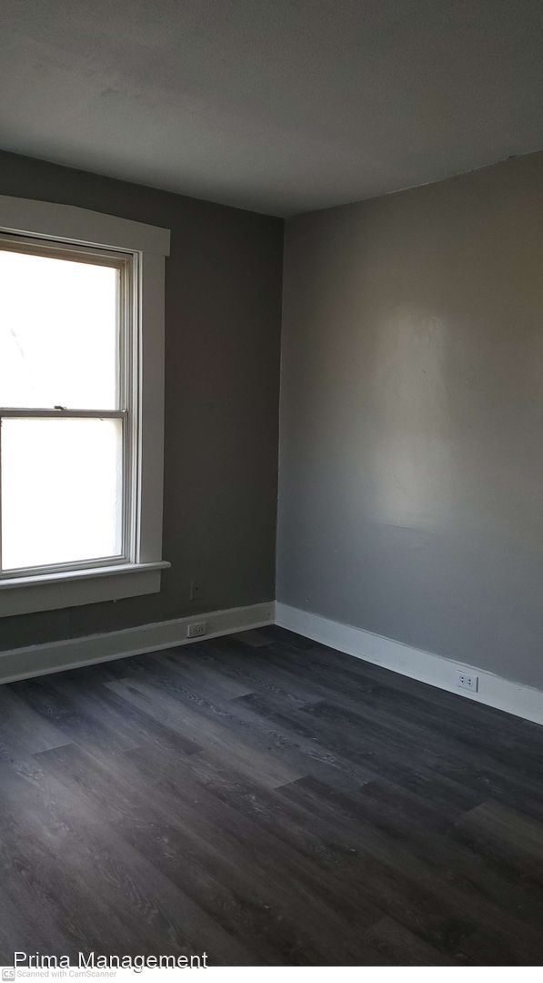 Building Photo - 3 br, 1 bath House - 108 Dover St