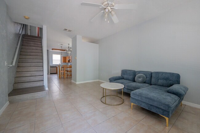 Building Photo - 3860 SW 20th Ave