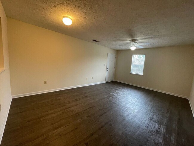 Building Photo - PRE LEASING AUGUST 2026!