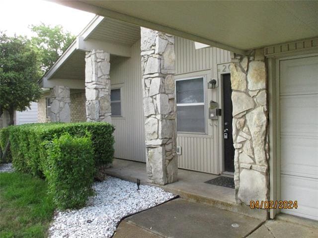 Building Photo - 209 Straw Rd